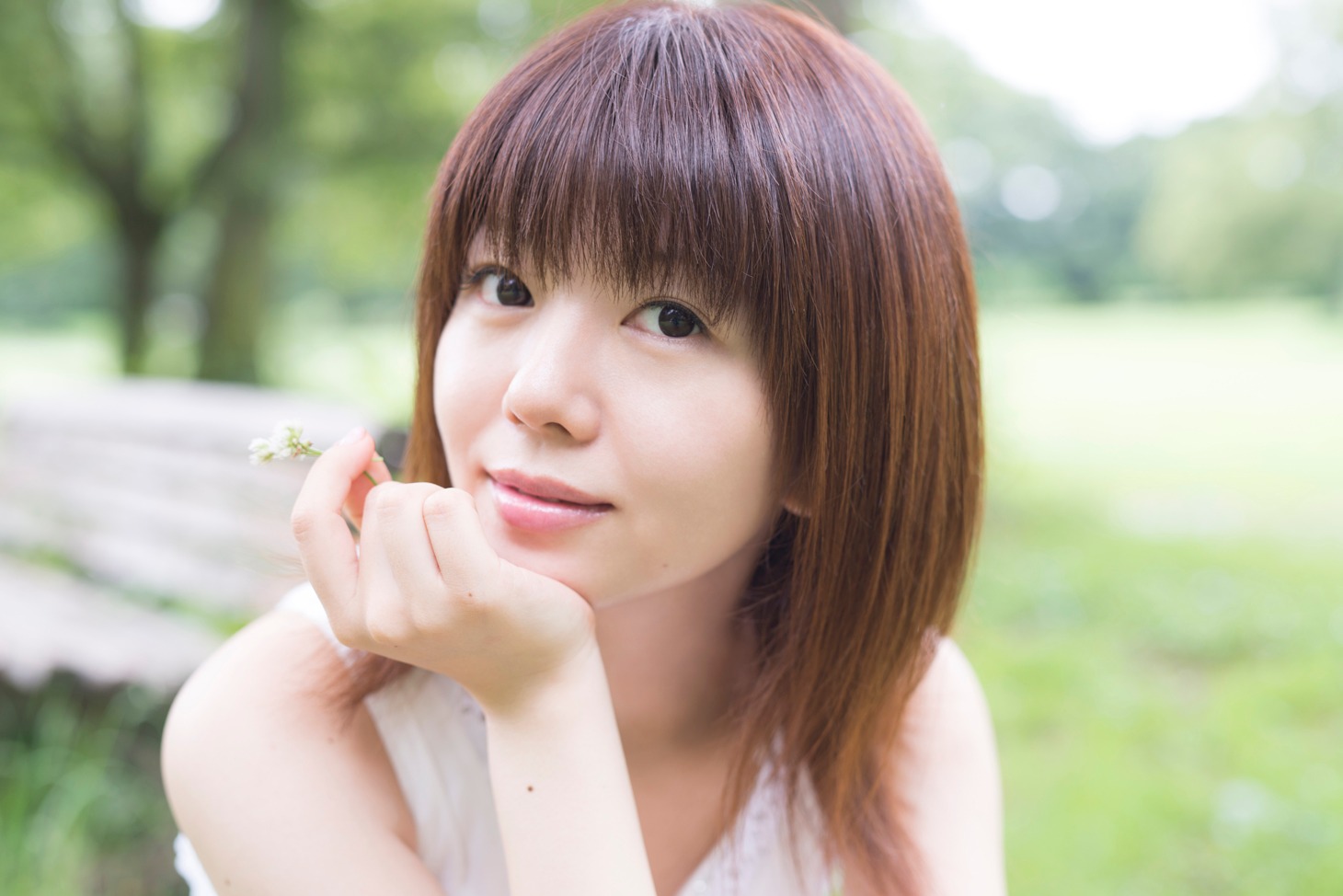 牧野由依の最新アーティスト写真。