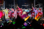 ももいろクローバーZ「ももクロ夏のバカ騒ぎ2014 日産スタジアム大会～桃神祭～」初日公演の様子。（Photo by HAJIME KAMIIISAKA+Z）