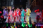 ももいろクローバーZ「ももクロ夏のバカ騒ぎ2014 日産スタジアム大会～桃神祭～」初日公演の様子。（Photo by HAJIME KAMIIISAKA+Z）