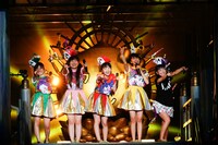 ももいろクローバーZ「ももクロ夏のバカ騒ぎ2014 日産スタジアム大会～桃神祭～」初日公演の様子。（Photo by HAJIME KAMIIISAKA+Z）