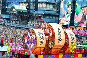 ももいろクローバーZ「ももクロ夏のバカ騒ぎ2014 日産スタジアム大会～桃神祭～」初日公演の様子。