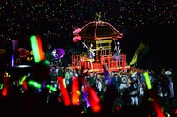 ももいろクローバーZ「ももクロ夏のバカ騒ぎ2014 日産スタジアム大会～桃神祭～」初日公演の様子。