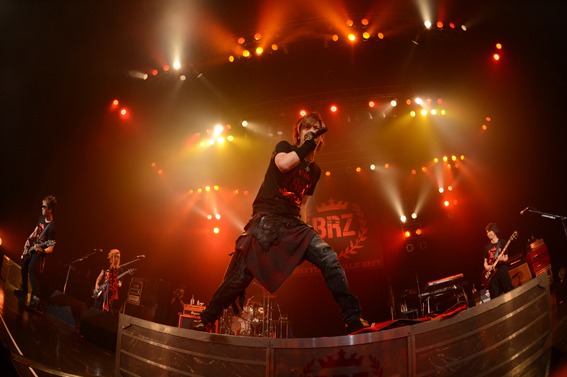 東京・Zepp Tokyoにて行われた「BATTLE ROYALE ZEPP 2014～第1回 BREAKERZソロ報告会～」の公演の様子。