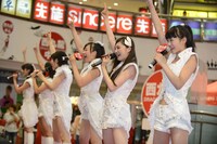 DRAGON CENTRE（西九龍）でのフリーライブの様子。