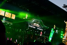 ももいろクローバーZ「ももクロ夏のバカ騒ぎ2014 日産スタジアム大会～桃神祭～」初日公演の様子。