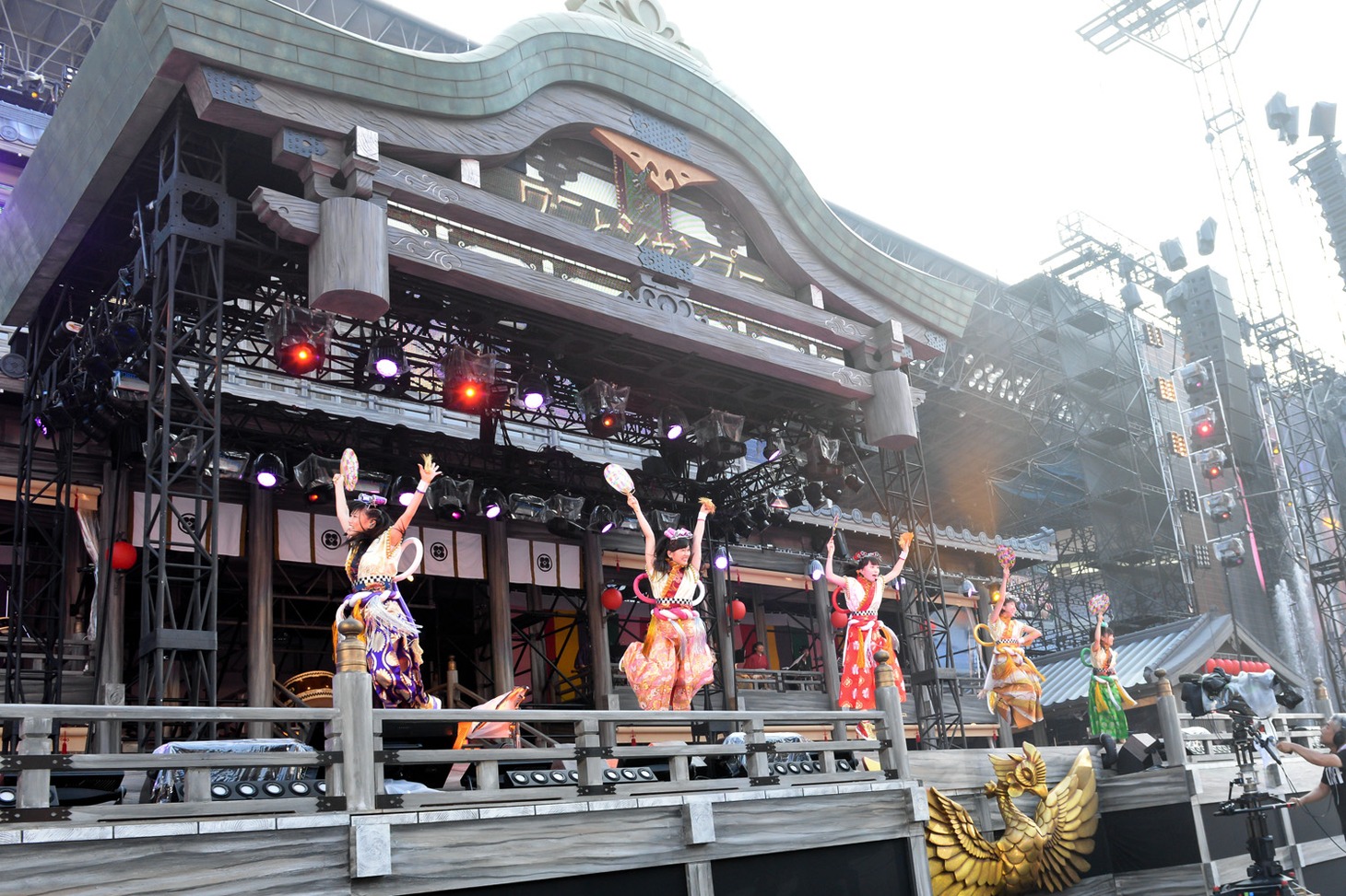 今週の人気画像7位は「ももクロ、日産で夏の『桃神祭』初日開催」より、ももいろクローバーZ。