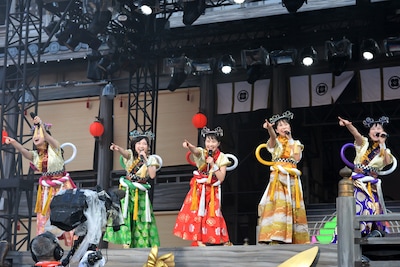 今週の人気画像3位は「ももクロ、日産で夏の『桃神祭』初日開催」より、ももいろクローバーZ。