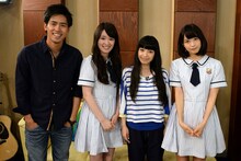 左からK、高山一実、miwa、深川麻衣。