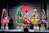 ももいろクローバーZ「ももクロ夏のバカ騒ぎ2014 日産スタジアム大会～桃神祭～」7月27日公演の様子。（Photo by HAJIME KAMIIISAKA+Z）