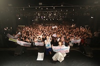 ライブ終了後に行われた記念撮影。