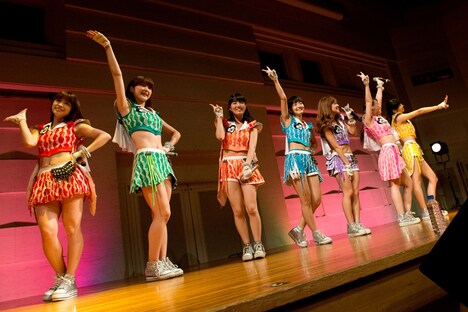 アップアップガールズ（仮）定期公演第1部の様子。