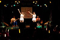 WHY@DOLL定期公演「ほわふわ風雲録VOL.6」の様子。