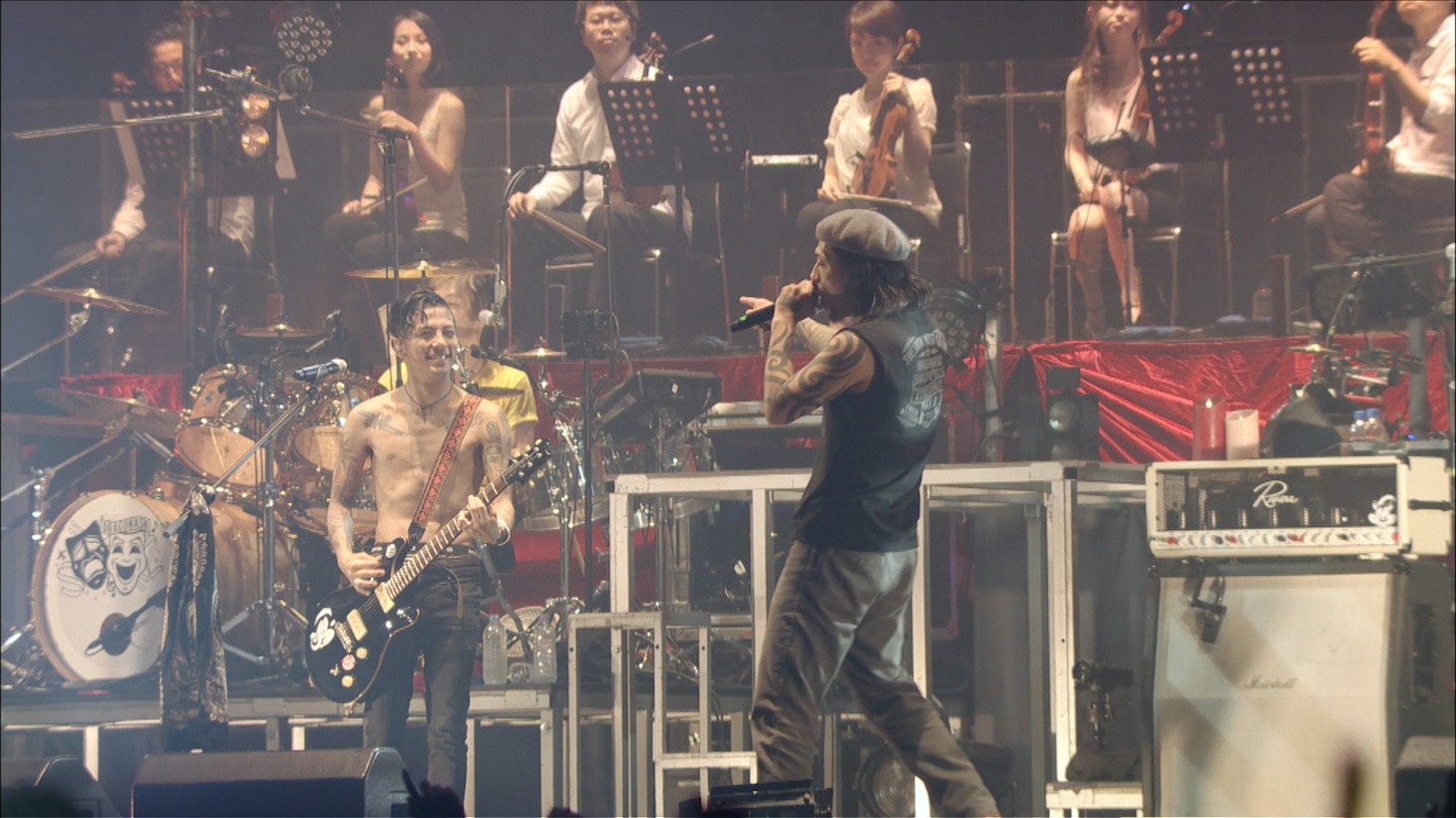 Dragon Ash「Live Tour THE SHOW MUST GO ON Final At BUDOKAN May 31, 2014」のワンシーン。