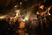 「uP!!!SPECIAL LIVE HOLIC supported by SPACE SHOWER TV」よりNothing's Carved In Stoneのライブの様子。（撮影：忠村旭城、菊池勇希）