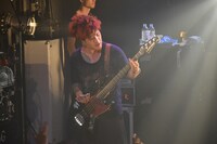 日向秀和（B / Nothing's Carved In Stone）（撮影：忠村旭城、菊池勇希）