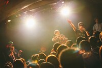 玉筋クールJ太郎のライブの様子。（撮影：西槇太一）