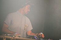 タマスジトール（DJ / 玉筋クールJ太郎）（撮影：西槇太一）