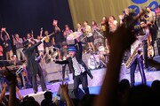 東京スカパラダイスオーケストラ「25th Anniversary Hall Tour 2014 "SKA ME CRAZY" FINAL」の模様。