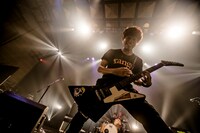 「極東ロックンロール・ハイスクール 第弍章」の第15回公演「10-FEET vs 氣志團 ～続・大きなフィートの木の下で in京都～」京都・KBSホール公演の様子。