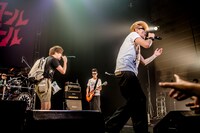 「極東ロックンロール・ハイスクール 第弍章」の第15回公演「10-FEET vs 氣志團 ～続・大きなフィートの木の下で in京都～」京都・KBSホール公演アンコールの様子。