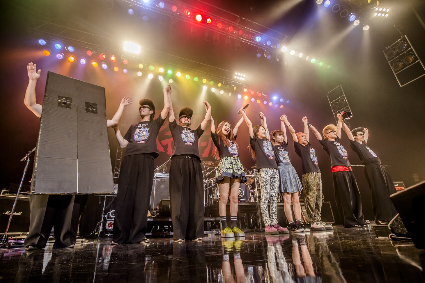 「極東ロックンロール・ハイスクール 第弍章 #45 SCANDAL vs 氣志團 ～THE GREAT ROCK‘N’ROLL SCANDAL in OSAKA～」大阪・Zepp Namba公演の様子。