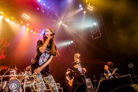 「極東ロックンロール・ハイスクール 第弍章 #45 SCANDAL vs 氣志團 ～THE GREAT ROCK‘N’ROLL SCANDAL in OSAKA～」大阪・Zepp Namba公演の様子。