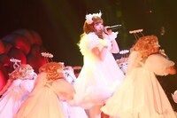 きゃりーぱみゅぱみゅ「きゃりーぱみゅぱみゅの雲の上のHEAVEN'S DOOR」埼玉・戸田市文化会館公演の様子。（撮影：三吉ツカサ）