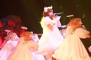 きゃりーぱみゅぱみゅ「きゃりーぱみゅぱみゅの雲の上のHEAVEN'S DOOR」埼玉・戸田市文化会館公演の様子。(撮影:三吉ツカサ)