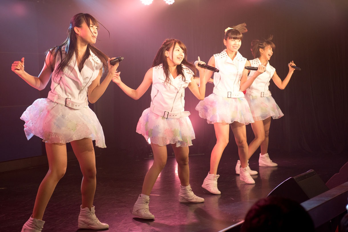 LinQ「ナツコイ」捺売記念スペシャルイベントの様子。