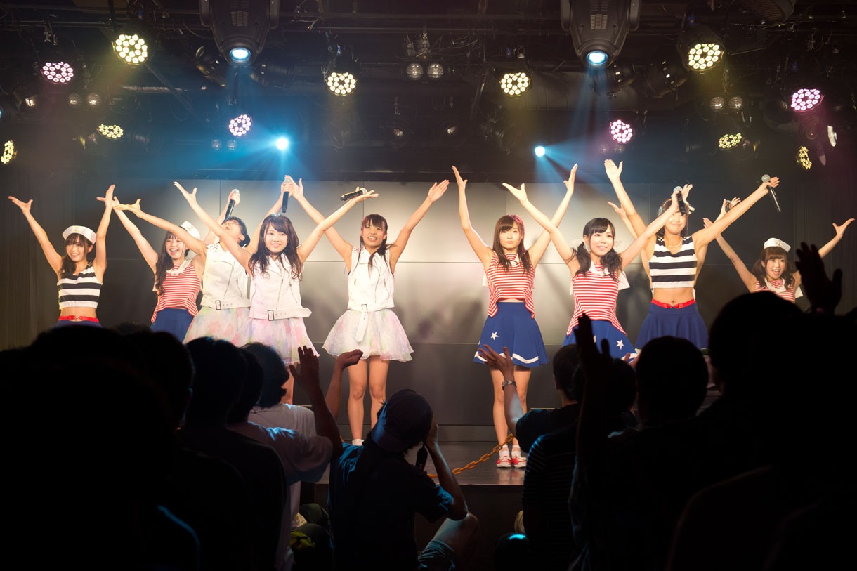 LinQ「ナツコイ」捺売記念スペシャルイベントの様子。