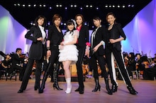 元宝塚歌劇団トップスターと共演した渡辺麻友。(c)テレビ朝日