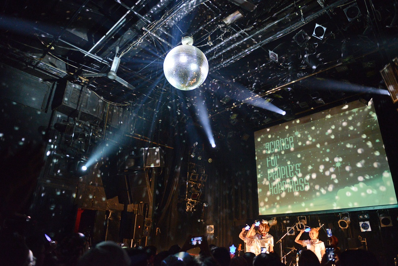 「星野みちるの黄昏流星群 Vol.1 ～E・I・E・N VOYAGE Release Party～」の様子。