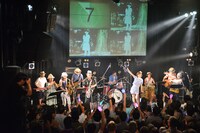 WACK WACK RHYTHM BANDがゲスト出演した星野みちるワンマンライブ「星野みちるの黄昏流星群 Vol.1 ～E・I・E・N VOYAGE Release Party～」の様子。