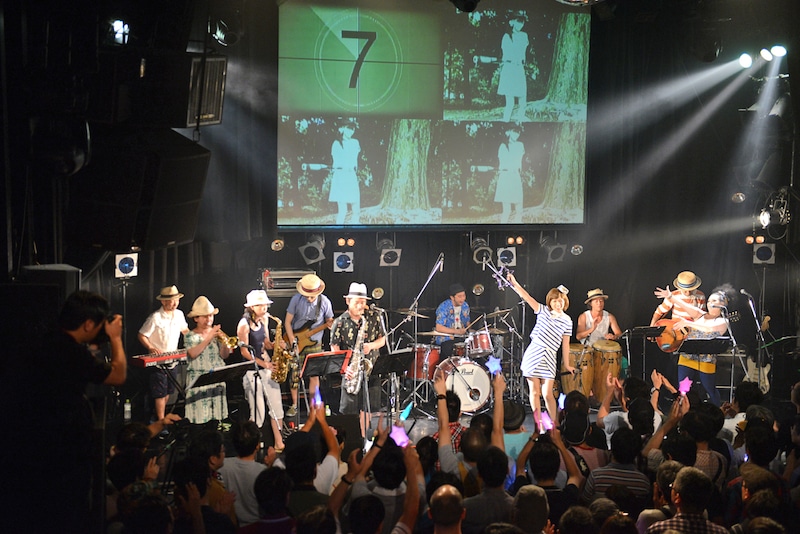 WACK WACK RHYTHM BANDがゲスト出演した星野みちるワンマンライブ「星野みちるの黄昏流星群 Vol.1 ~E・I・E・N VOYAGE Release Party~」の様子。