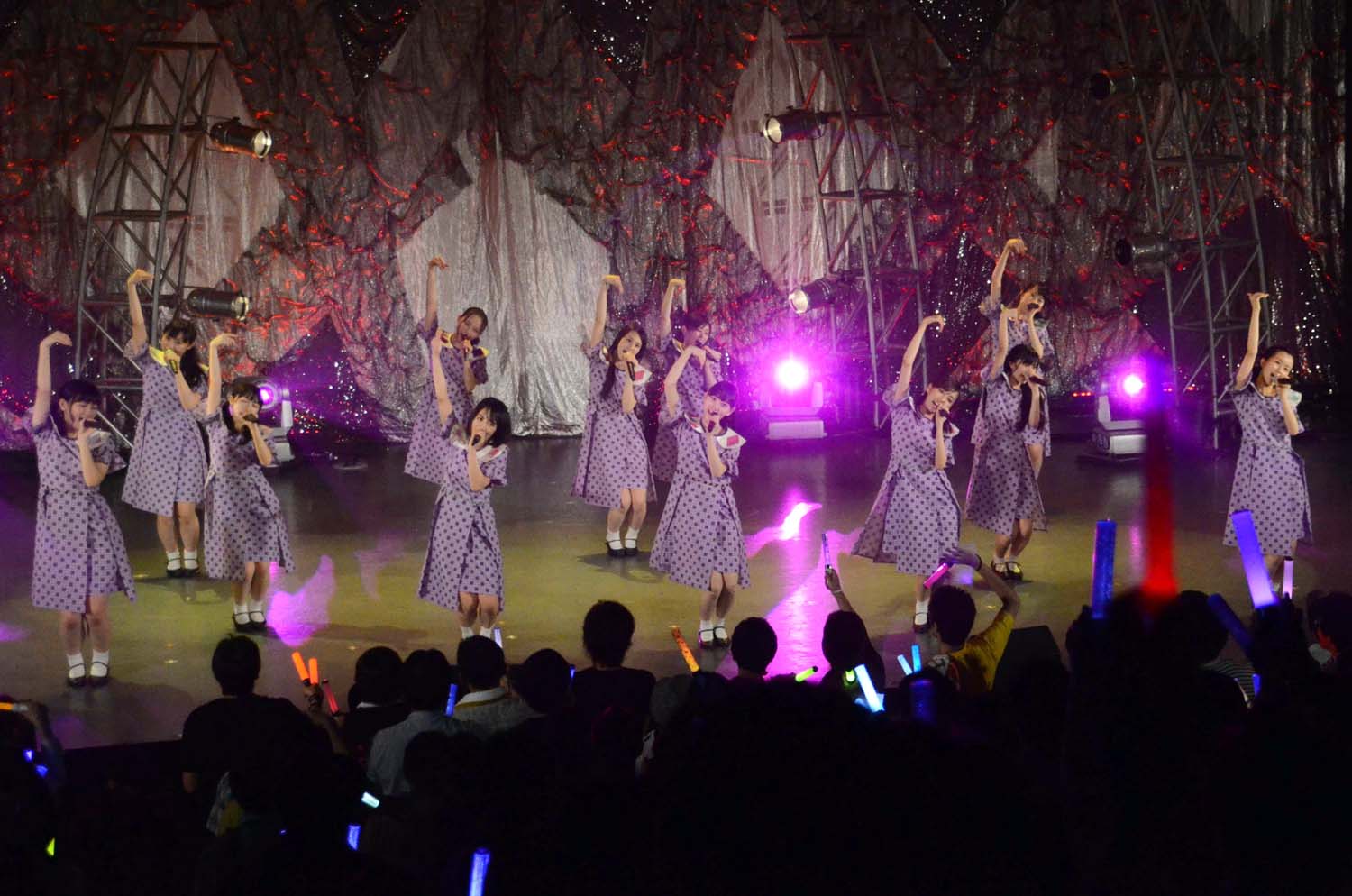アンダーライブ 名古屋 中田花奈 コンプ 永島聖羅 卒業公演限定 生写真 左から伊藤万理華、齋藤飛鳥、中田花奈、中元日芽香、永島聖羅。 (c