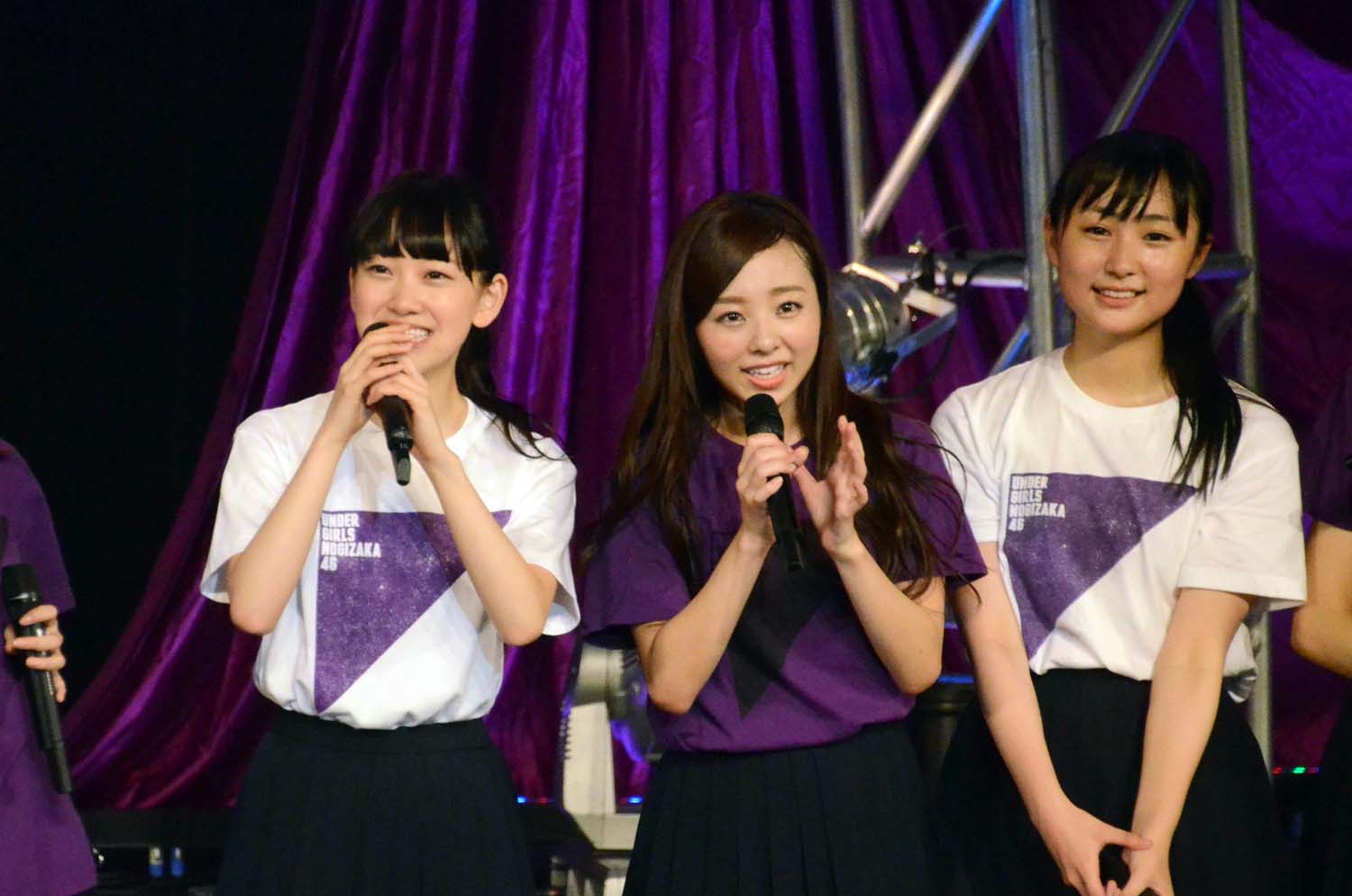 左から伊藤万理華、齋藤飛鳥、中田花奈、中元日芽香、永島聖羅。 (c