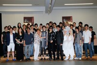 「MOON SAGA -義経秘伝-」公開舞台稽古後の囲み取材の様子。