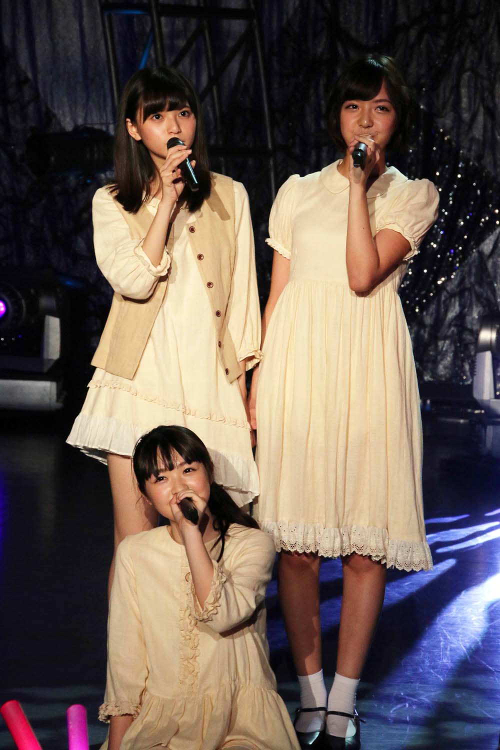 左から伊藤万理華、齋藤飛鳥、中田花奈、中元日芽香、永島聖羅。 (c