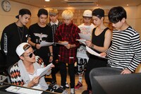 レコーディング時のGOT7とJun. K。