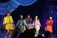 左から新内眞衣、渡辺みり愛、能條愛未、相楽伊織、齋藤飛鳥。 (c)乃木坂46LLC