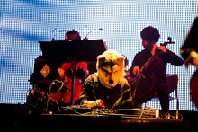 MAN WITH A MISSION「Tales of Purefly Tour 2014」千葉・幕張メッセ公演の様子。