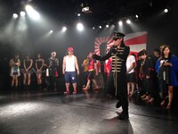 「エアギター2014日本決勝大会」の模様。