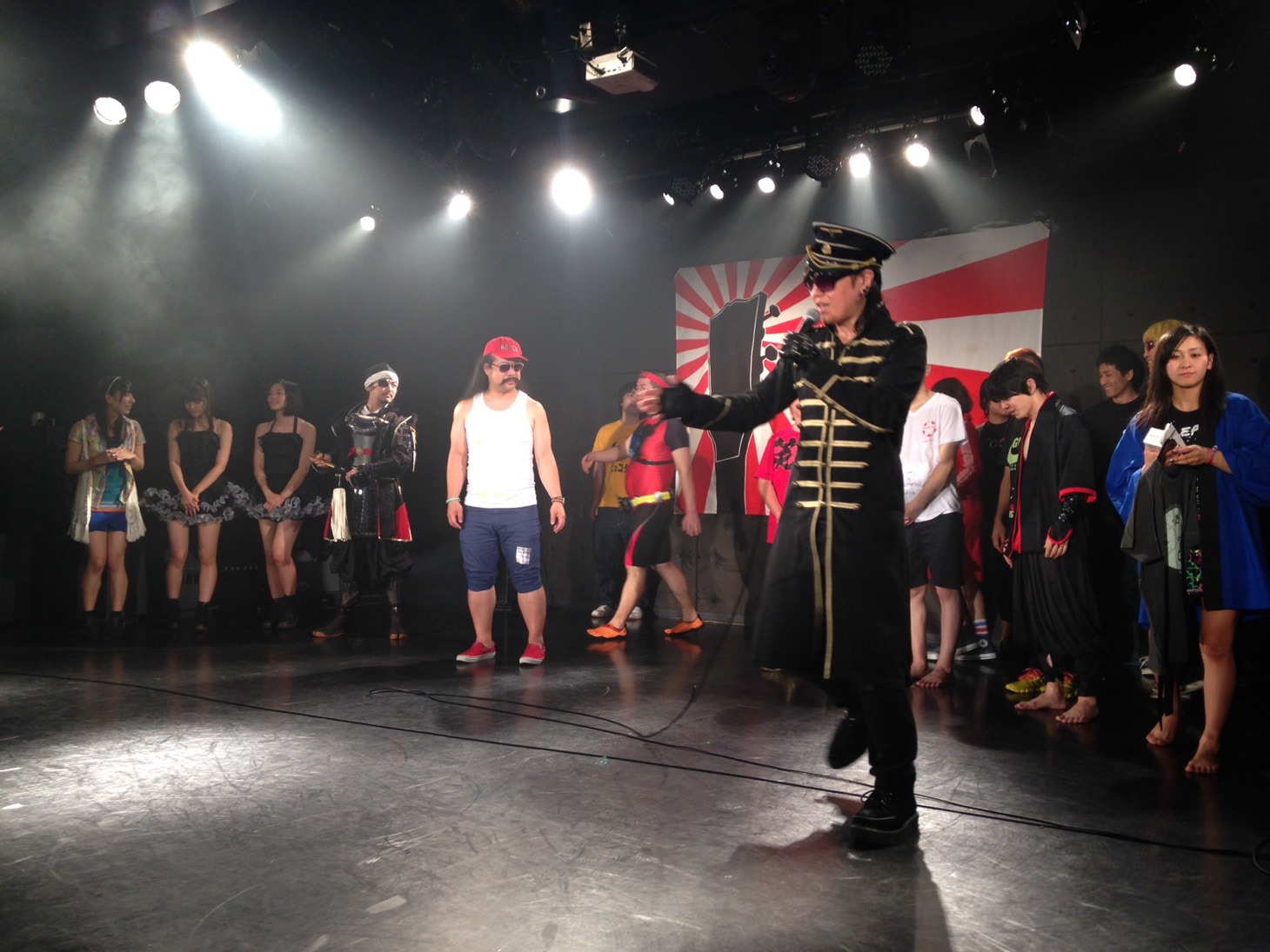 「エアギター2014日本決勝大会」の模様。