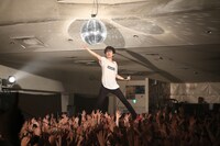 キュウソネコカミ「DMCC - REAL ONEMAN TOUR -～DOSA MAWARI CHU CHU～」大阪・umeda AKASO公演の様子。