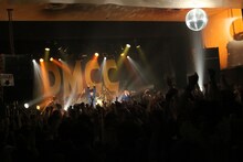 キュウソネコカミ「DMCC - REAL ONEMAN TOUR -～DOSA MAWARI CHU CHU～」大阪・umeda AKASO公演の様子。