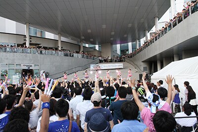 THE IDOLM@STER CINDERELLA MASTER「We're the friends!」リリース記念ミニライブ＆ハイタッチ会の様子。