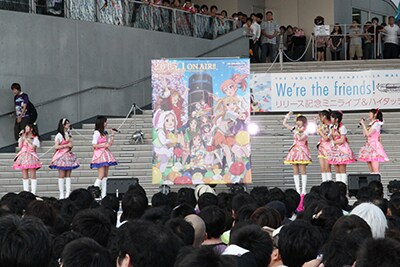 THE IDOLM@STER CINDERELLA MASTER「We're the friends!」リリース記念ミニライブ＆ハイタッチ会の様子。