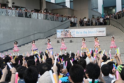 THE IDOLM@STER CINDERELLA MASTER「We're the friends!」リリース記念ミニライブ＆ハイタッチ会の様子。