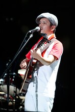 青柳拓次（撮影：ほりたよしか）