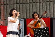 「沖仁 vs 大貫妙子」の様子。左から大貫妙子、沖仁。（撮影：ほりたよしか）